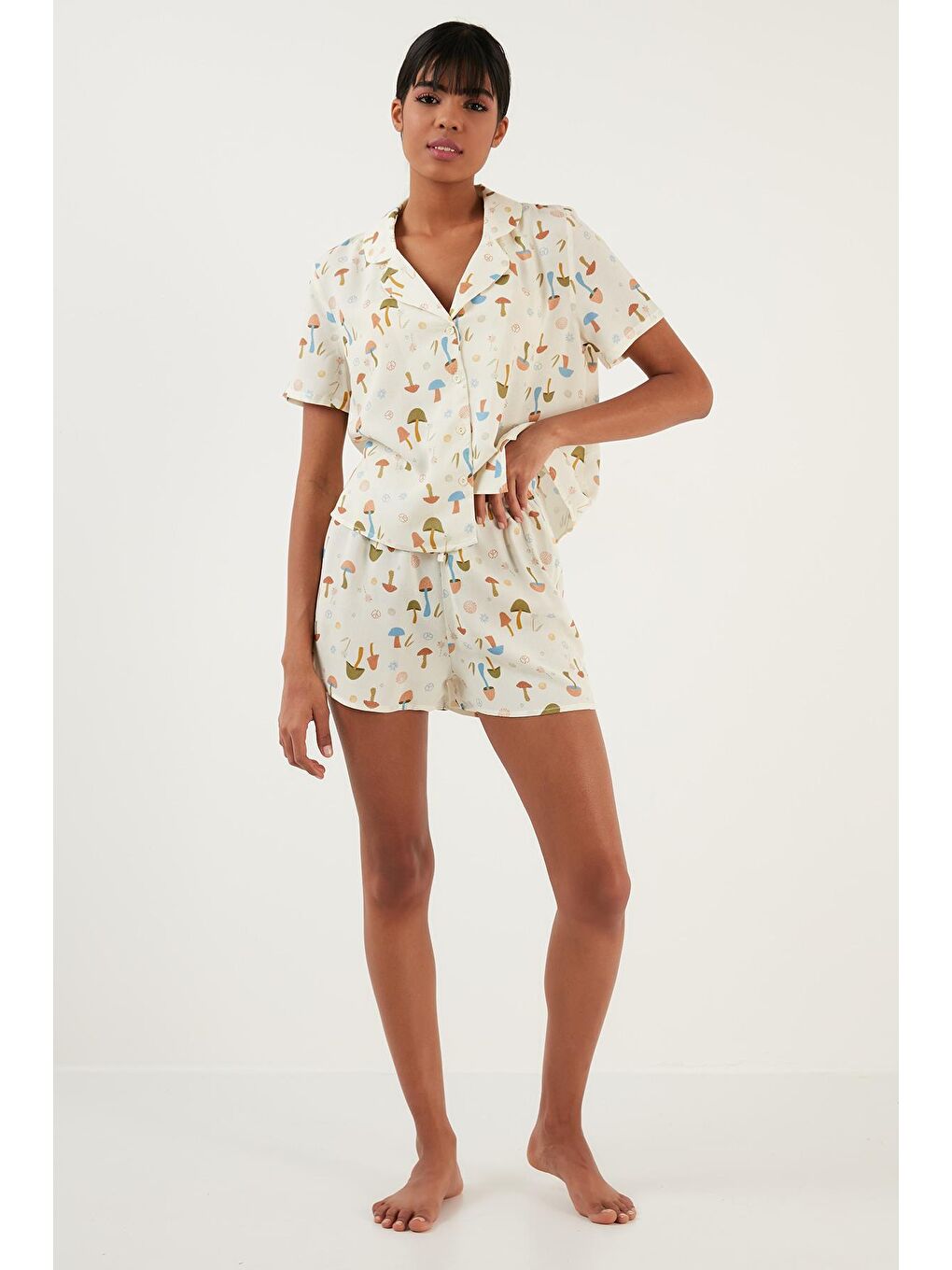 Bej Regular Fit Kısa Kollu Gömlek Yaka Şortlu Pijama Takımı 6111494-2