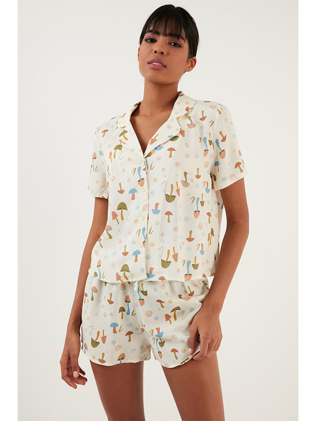 Bej Regular Fit Kısa Kollu Gömlek Yaka Şortlu Pijama Takımı 6111494-3