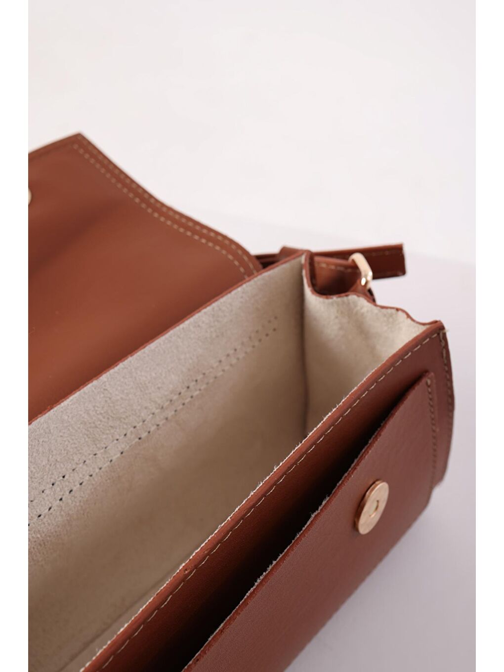 Beyaz Taba Büzgü Askı Detaylı Kapaklı El Ve Omuz Çantası-4