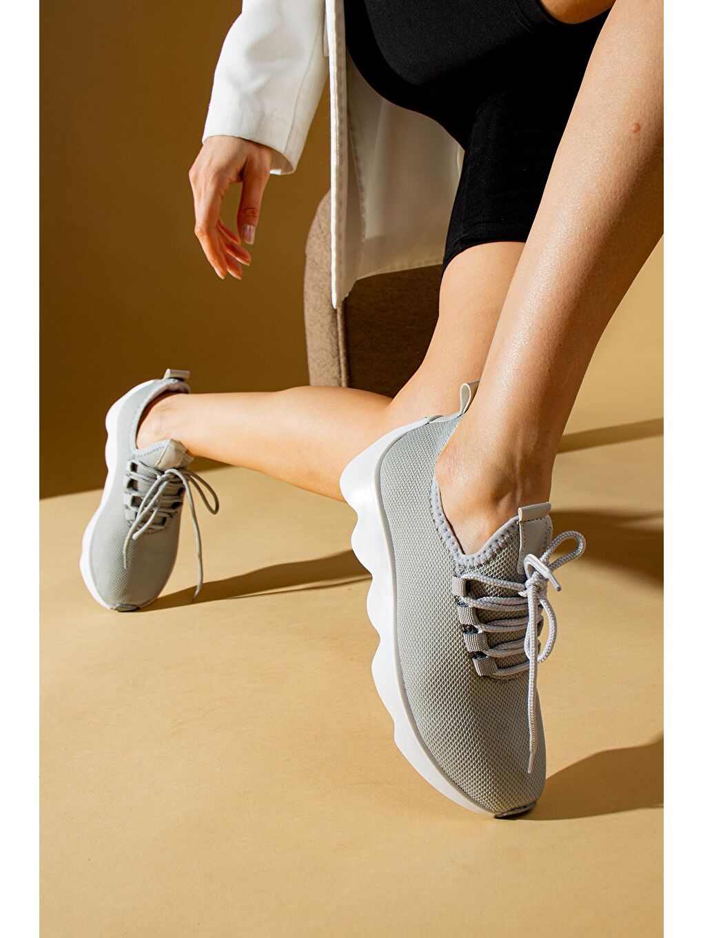 Gri Fileli Kalın Hafif Taban Bağcıklı Kadın Sneakers 49-125-23-1