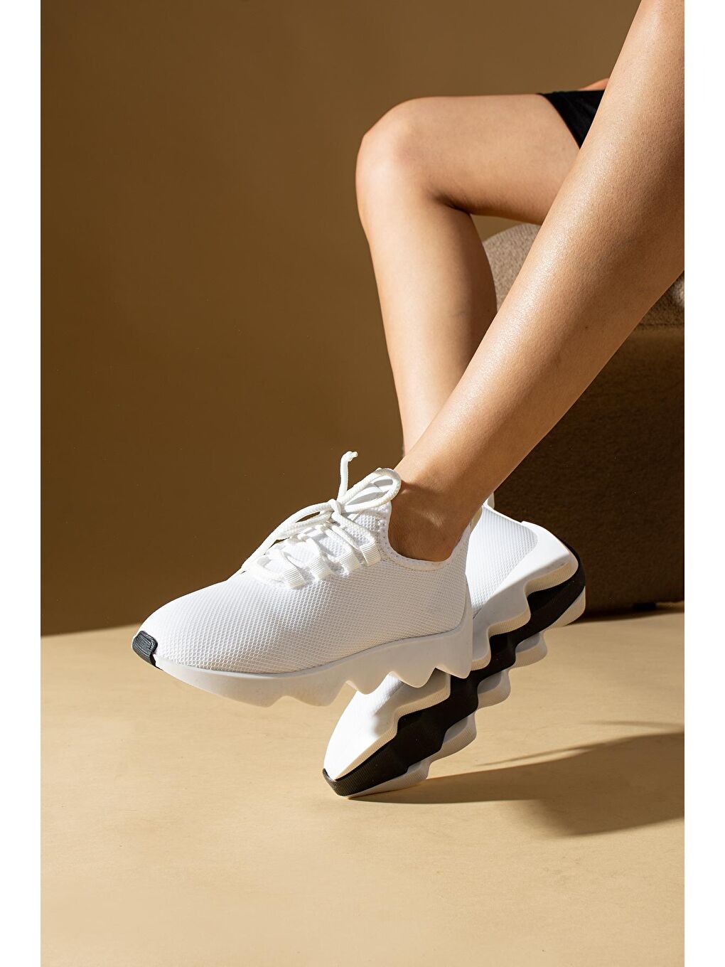 Beyaz Fileli Kalın Hafif Taban Bağcıklı Kadın Sneakers 49-125-23