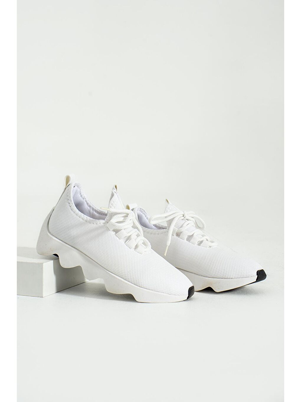 Beyaz Fileli Kalın Hafif Taban Bağcıklı Kadın Sneakers 49-125-23-2
