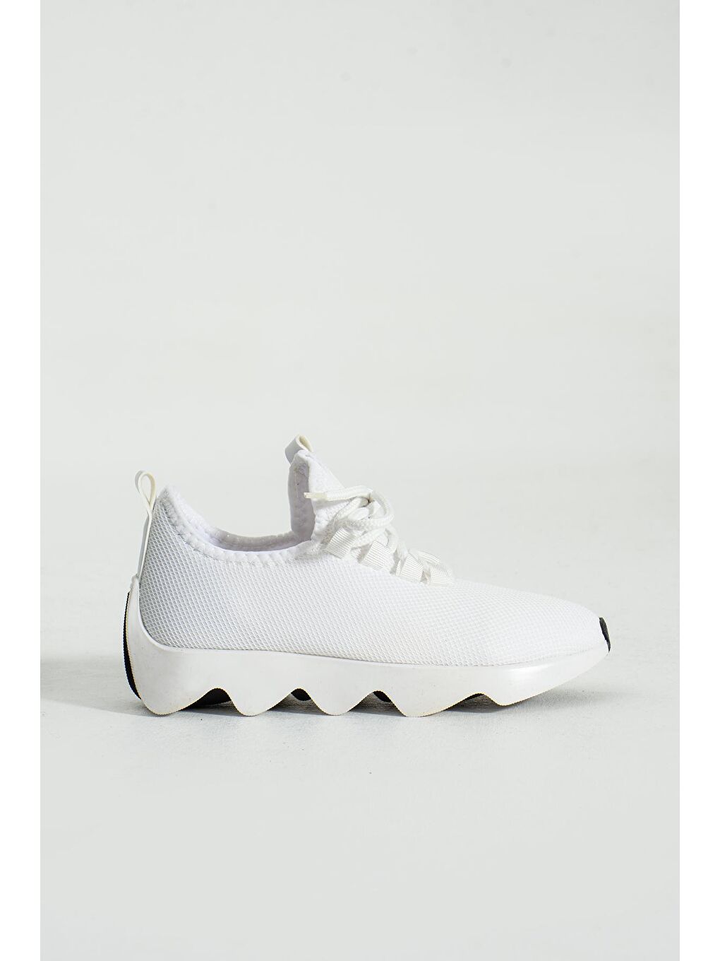 Beyaz Fileli Kalın Hafif Taban Bağcıklı Kadın Sneakers 49-125-23-3