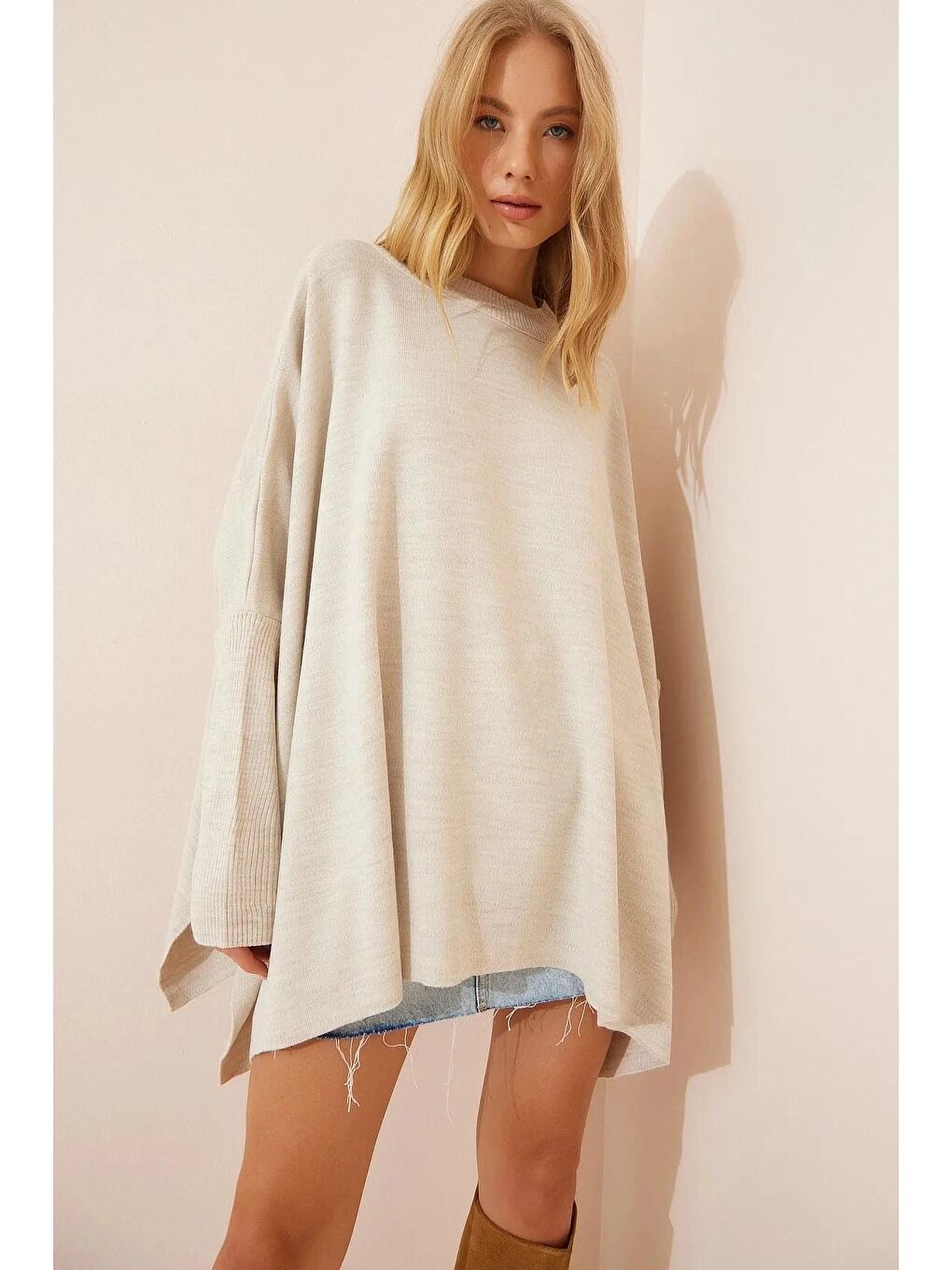 Bej Dik Yaka Yırtmaçlı Oversize Panço