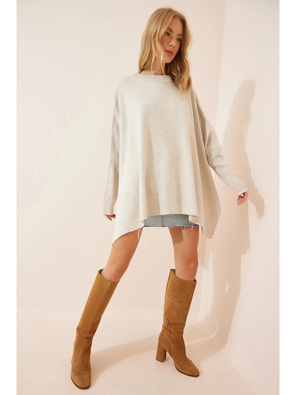 Bej Dik Yaka Yırtmaçlı Oversize Panço-1