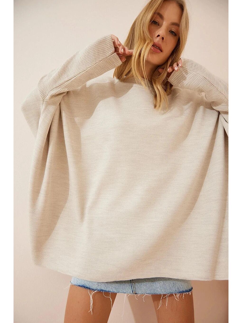 Bej Dik Yaka Yırtmaçlı Oversize Panço-2