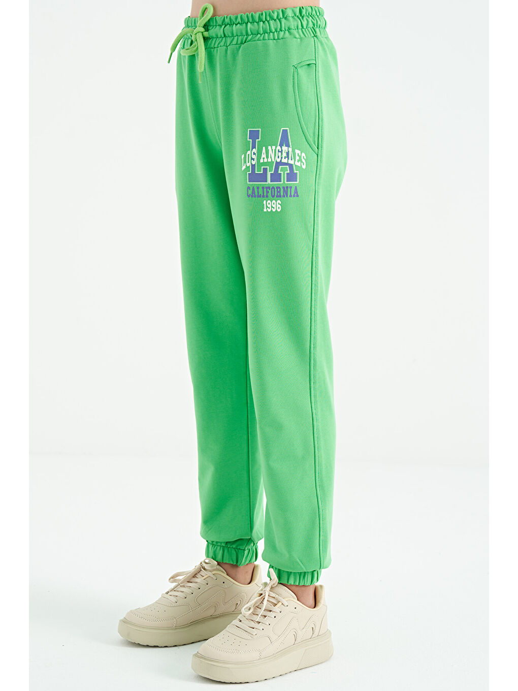 Neon Yeşil Yazı Nakışlı Standart Kalıp Jogger Kız Çocuk Eşofman Alt - 75120-1