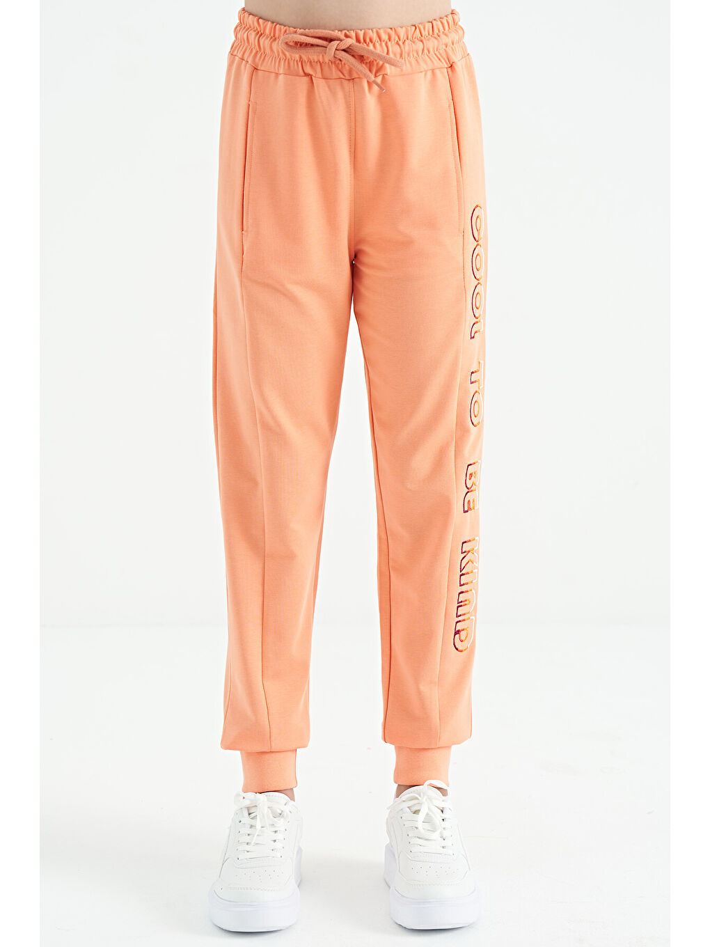 Turuncu Kavun Içi Yan Yazı Nakışlı Bağcıklı Standart Kalıp Jogger Kız Çocuk Eşofman Alt - 75123
