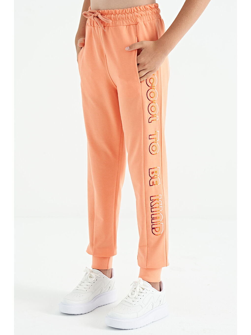 Turuncu Kavun Içi Yan Yazı Nakışlı Bağcıklı Standart Kalıp Jogger Kız Çocuk Eşofman Alt - 75123-1