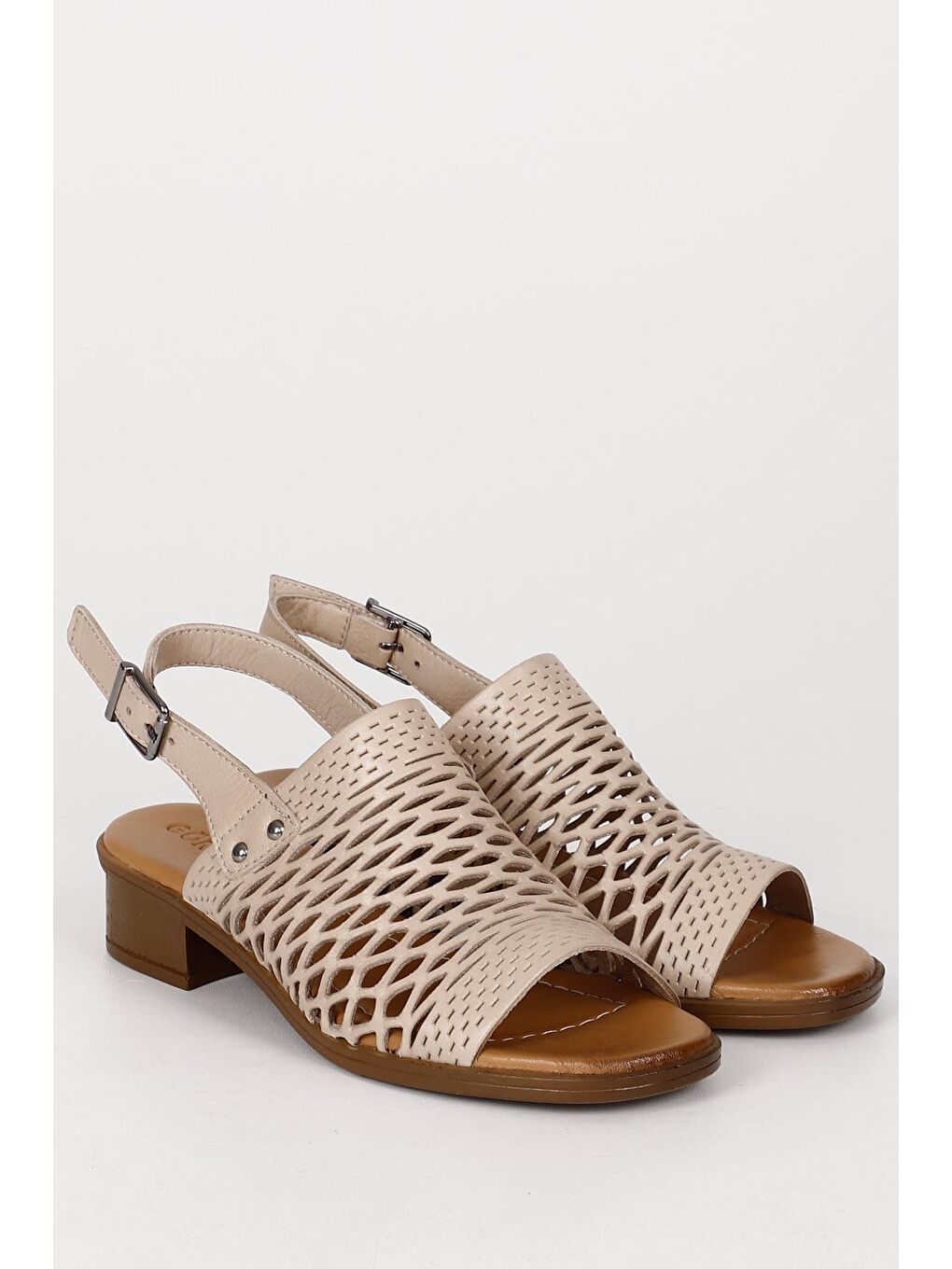 Bej Hakiki Deri Kısa Kalın Topuklu Kadın Sandalet 45661-1