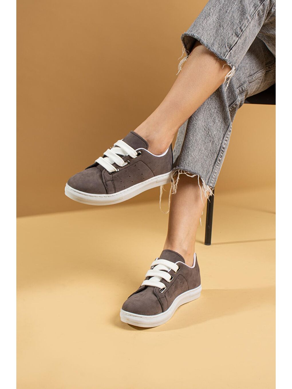 Rahat Taban Kalın Bağcıklı Kadın Sneaker A320-20GriSüet