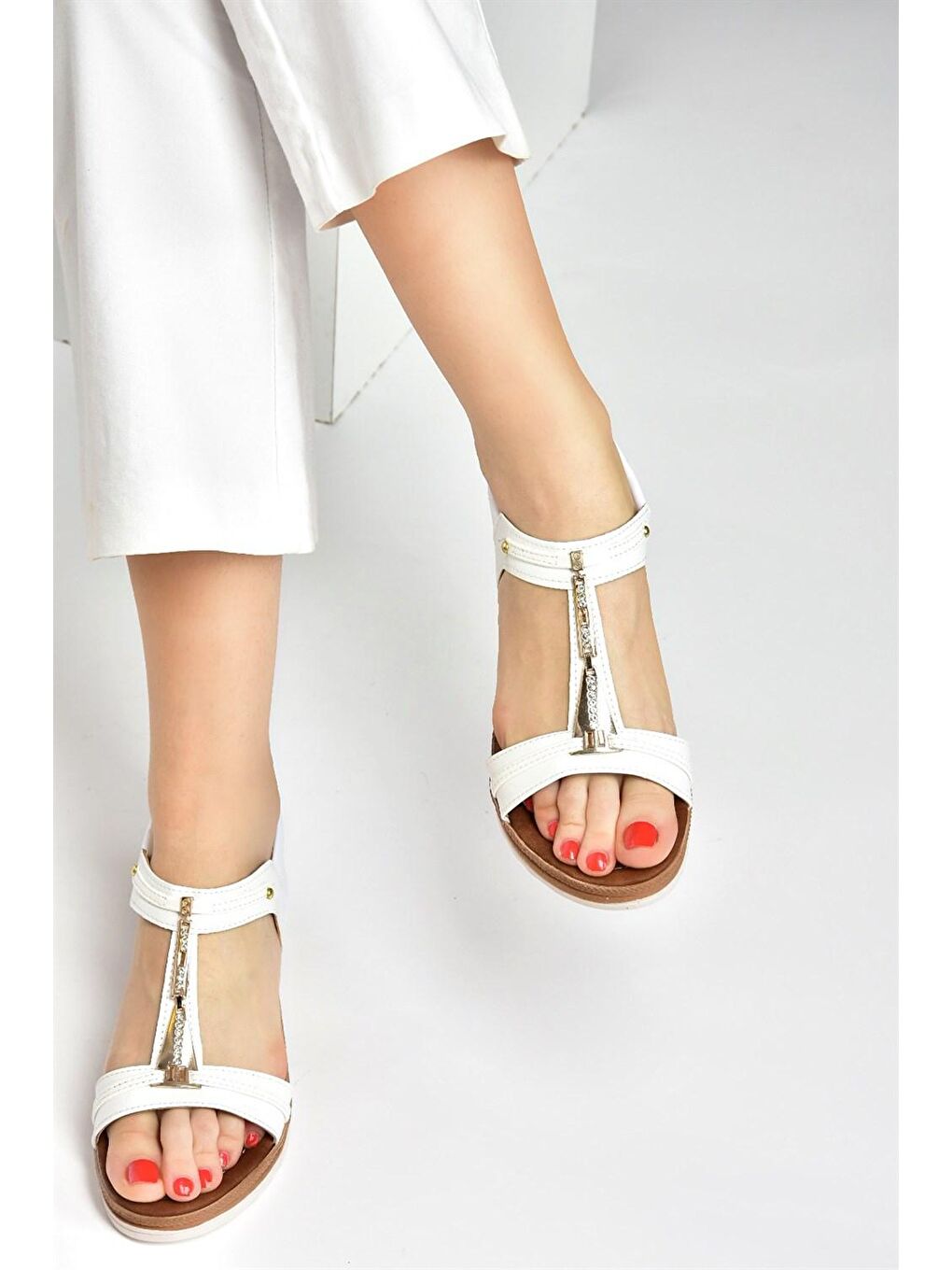 Beyaz Alçak Tabanlı Günlük Kadın Sandalet M258315709-4