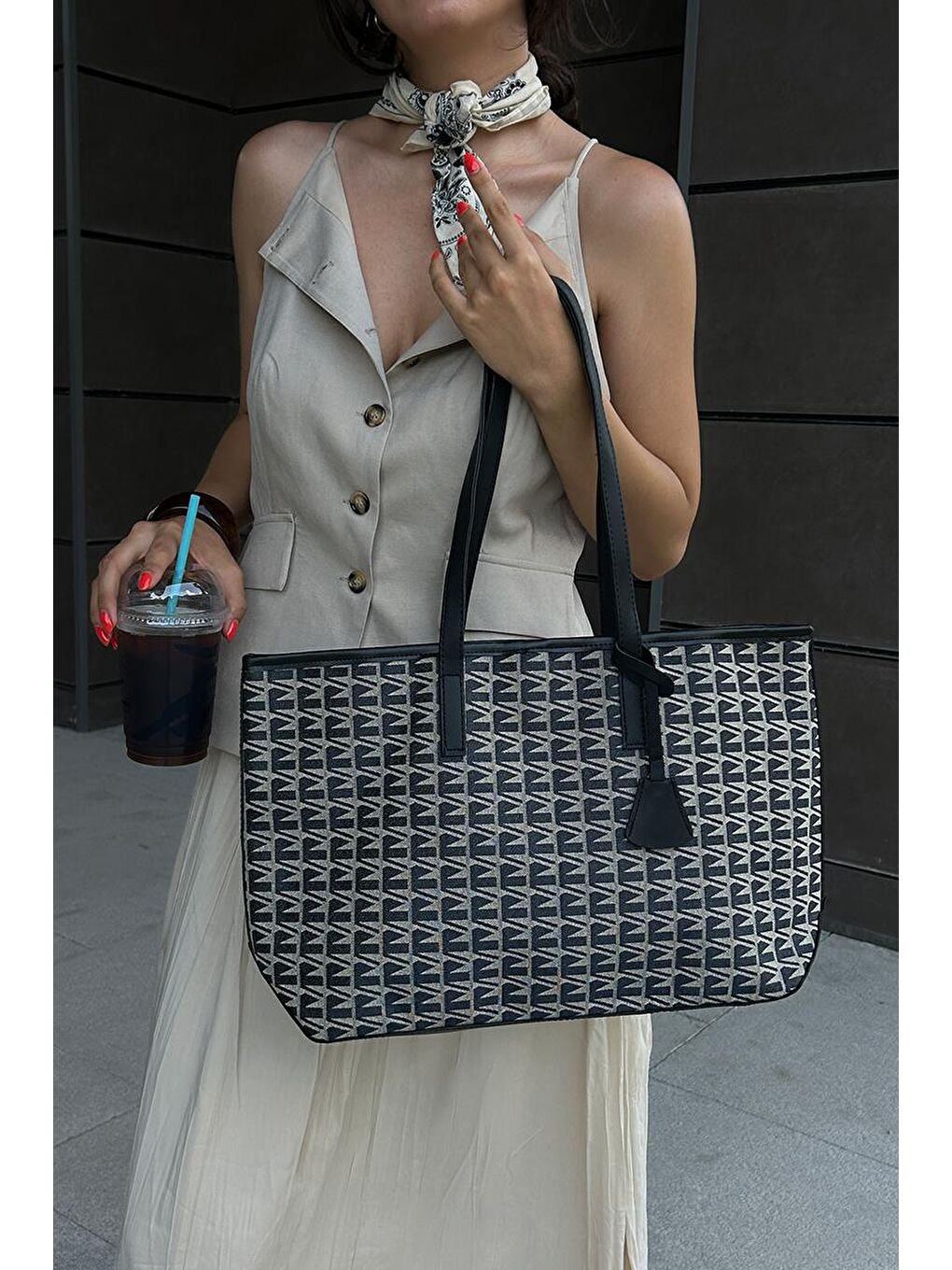 Michelle Monogram Omuz Çantası Siyah-5