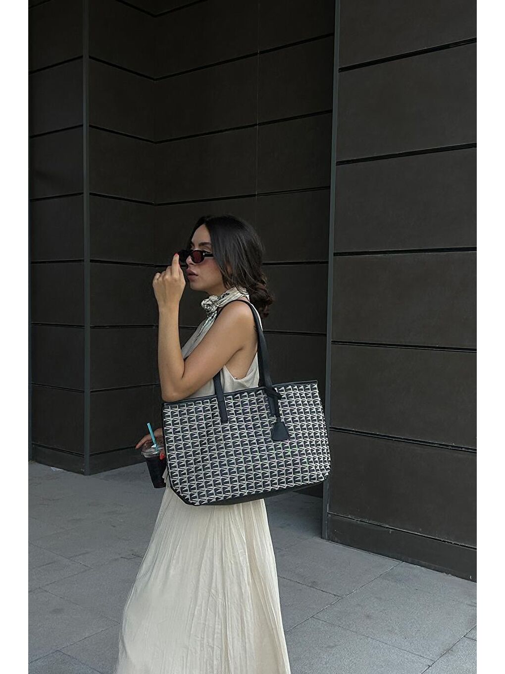 Michelle Monogram Omuz Çantası Siyah-10