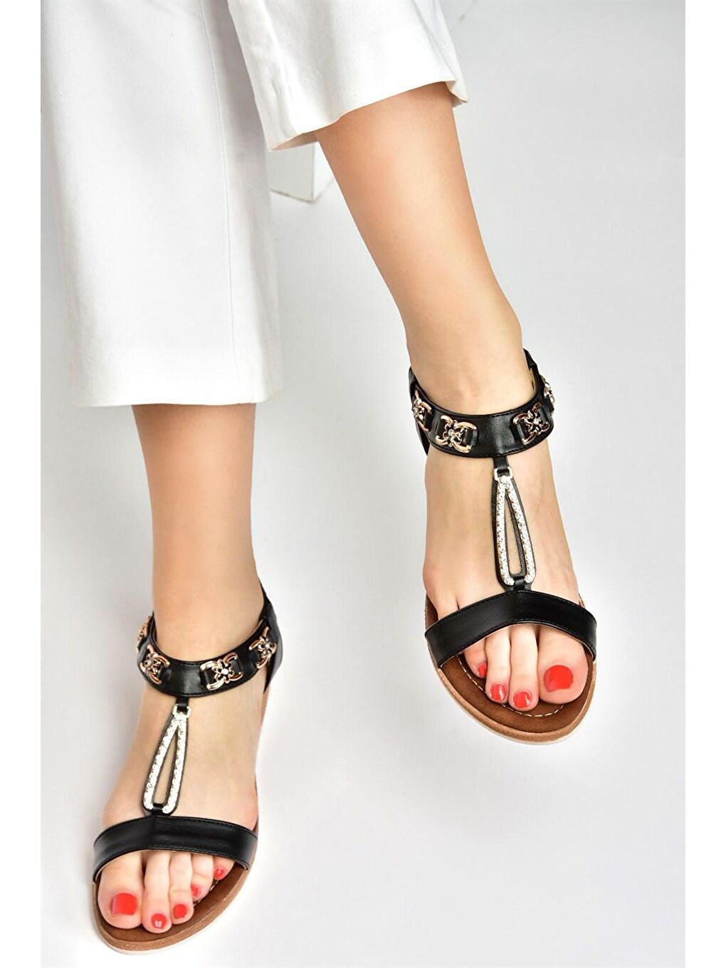 Siyah Taş Detaylı Günlük Kadın Sandalet M258312209-2