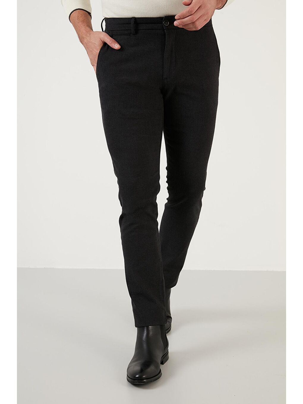 Siyah Pamuklu Normal Bel Slim Fit Dar Paça Erkek Pantolon 216SACUNES-3