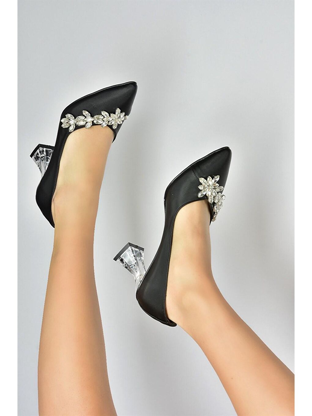 Siyah Saten Kumaş Taşlı Kadın Abiye Ayakkabı M246014004-1