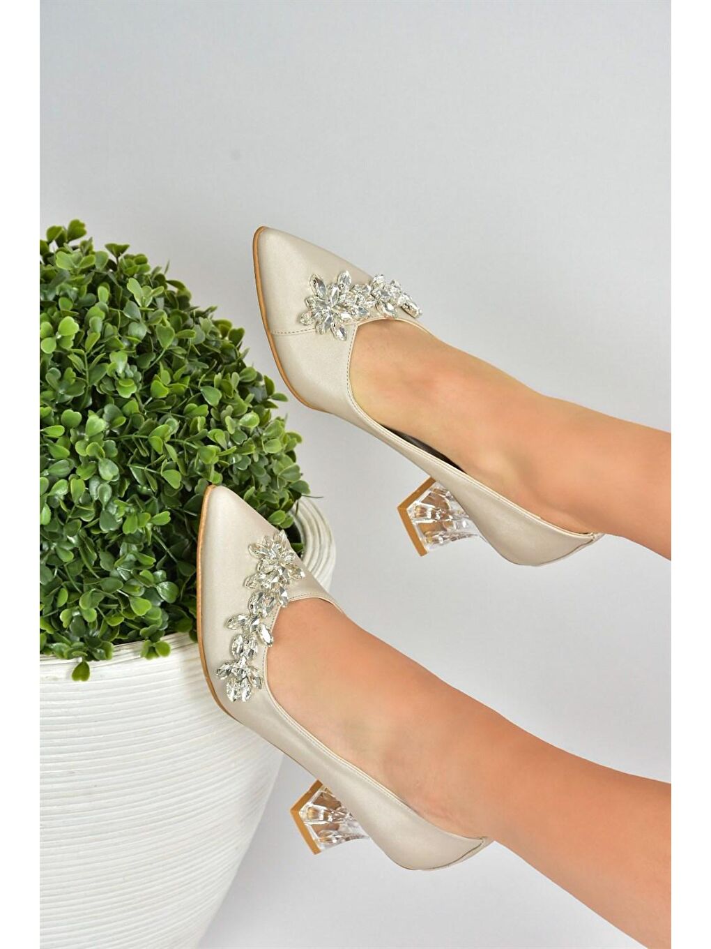 Bej Ten Saten Kumaş Taşlı Kadın Abiye Ayakkabı M246014004-1
