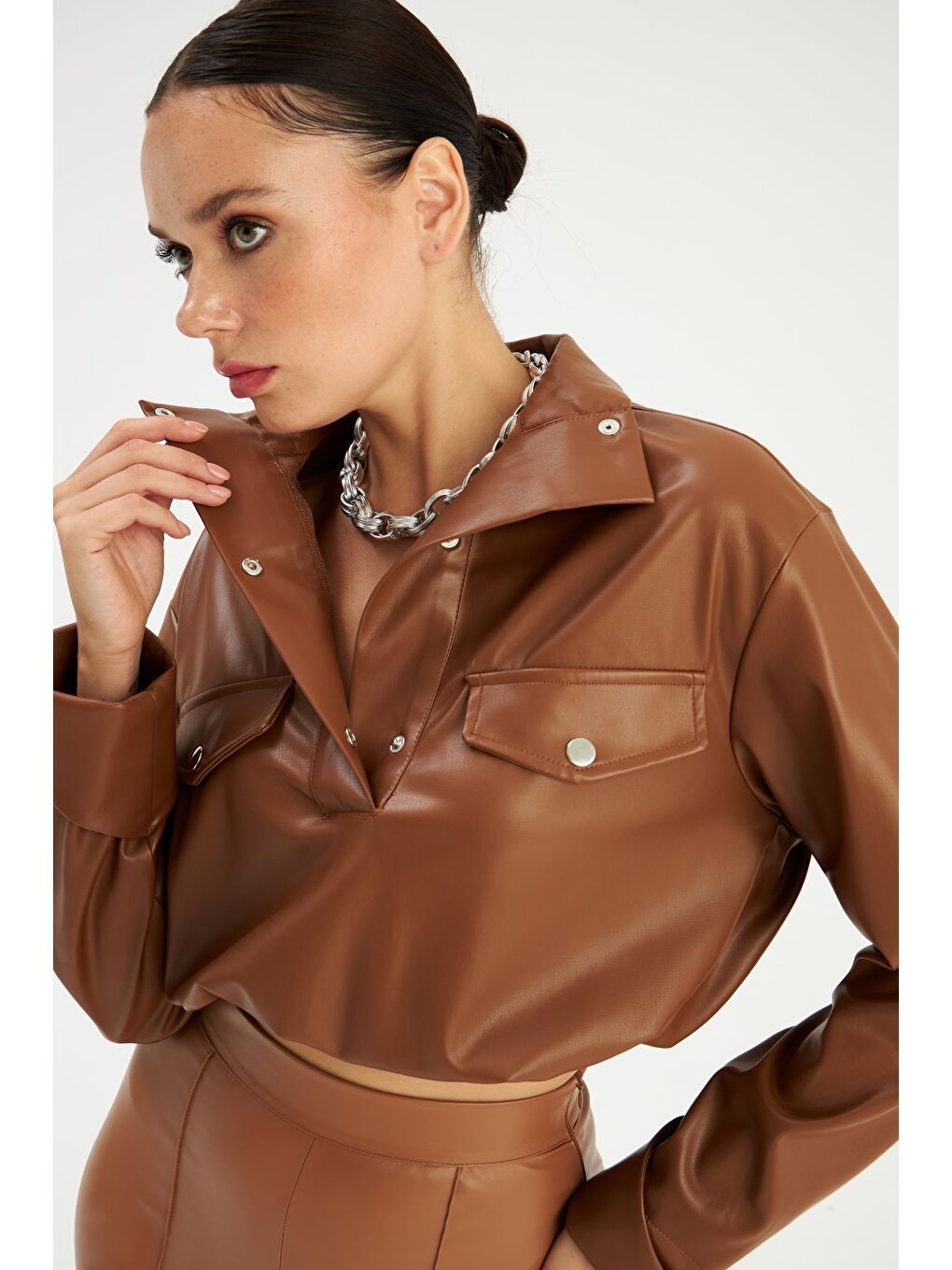 Kahverengi Büzgülü Deri Bluz - Kahve-1