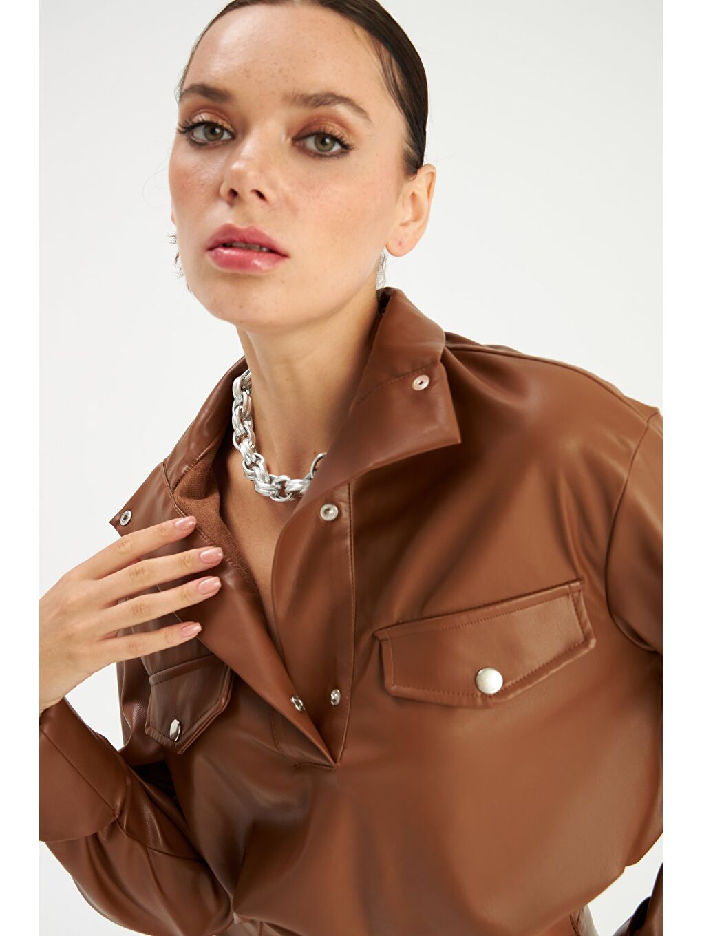 Kahverengi Büzgülü Deri Bluz - Kahve-4
