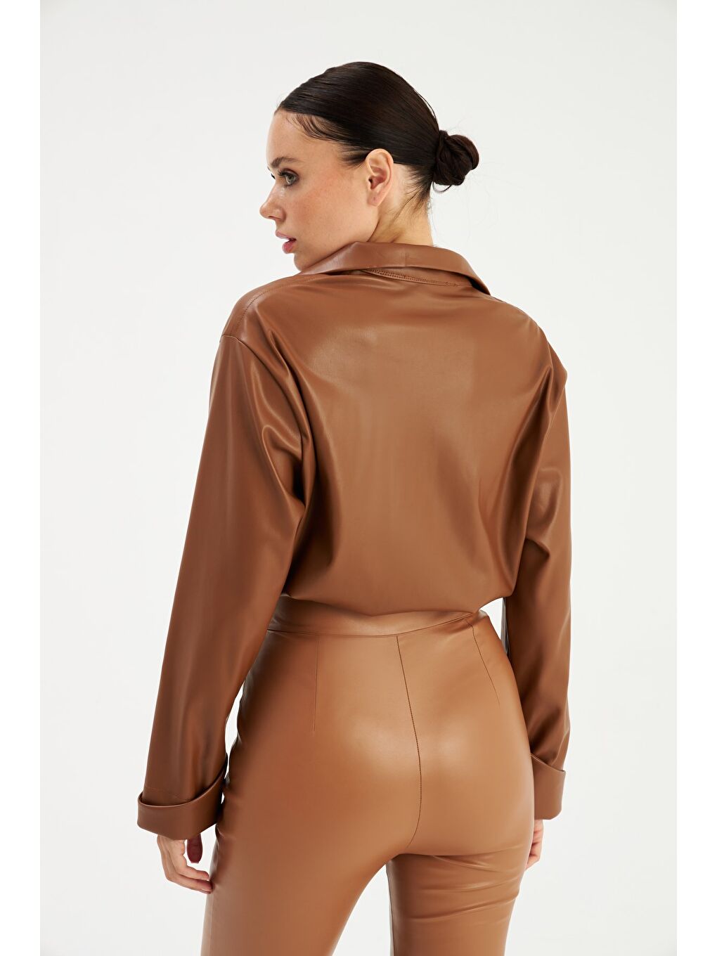 Kahverengi Büzgülü Deri Bluz - Kahve-5