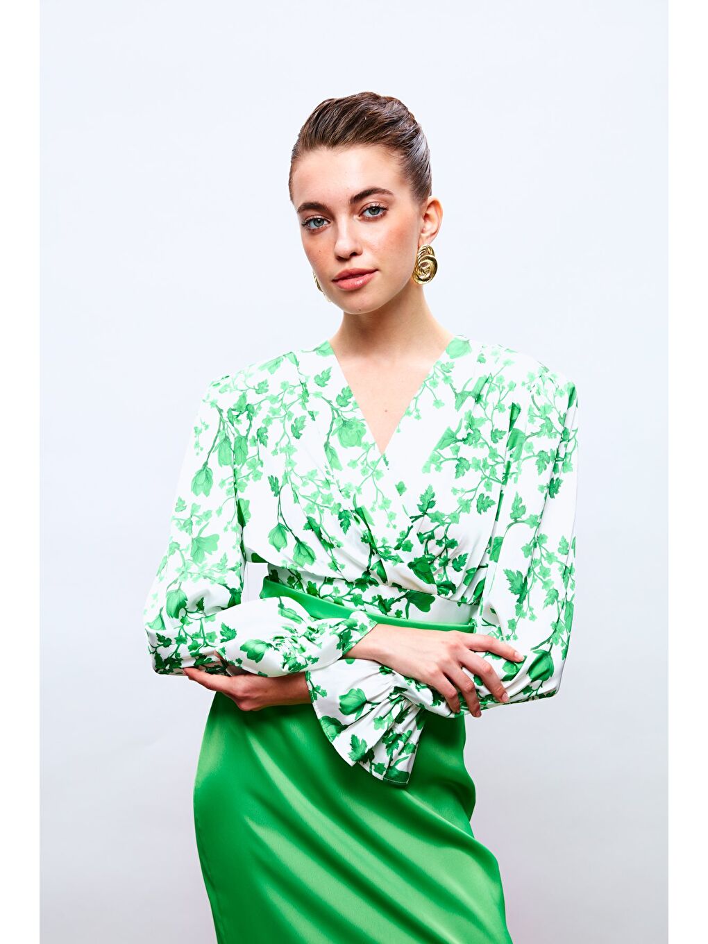 Volanlı Kol Detaylı Saten Bluz - Yeşil-1