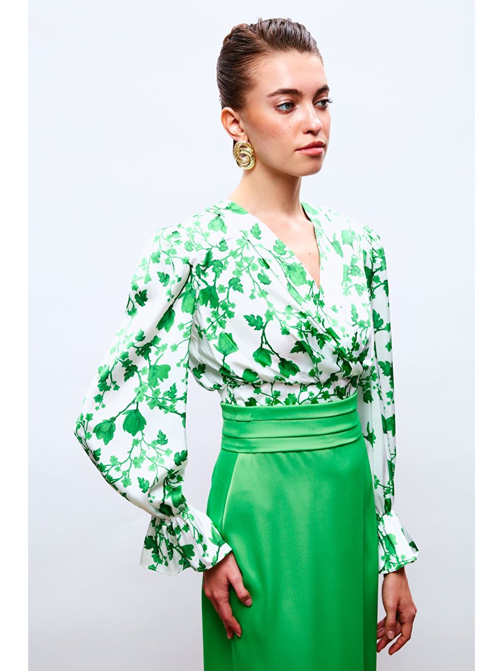 Volanlı Kol Detaylı Saten Bluz - Yeşil-2