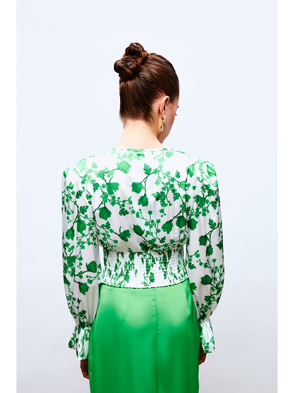 Volanlı Kol Detaylı Saten Bluz - Yeşil-4