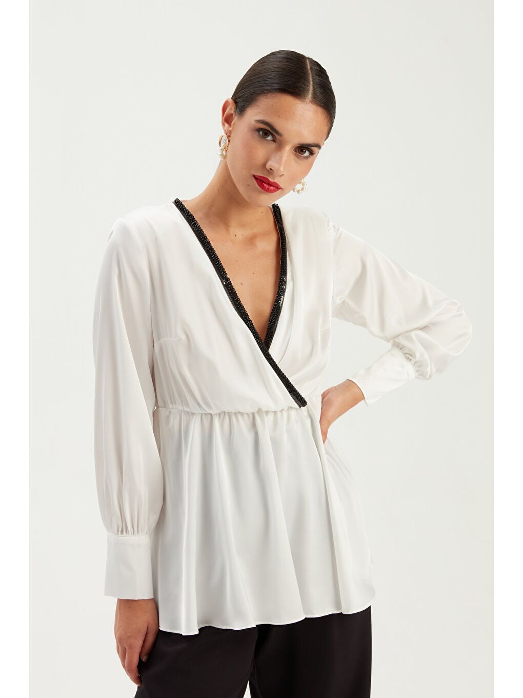 Yaka Detaylı Kruvaze Bluz - Ekru-3