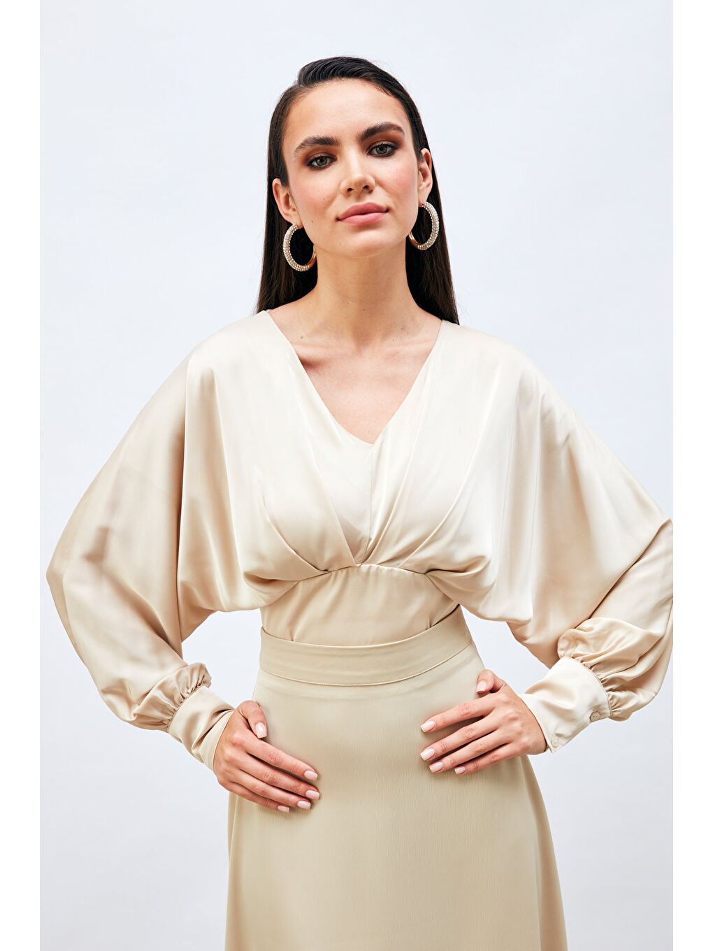 Bej Geniş Kol Saten Bluz - Taş