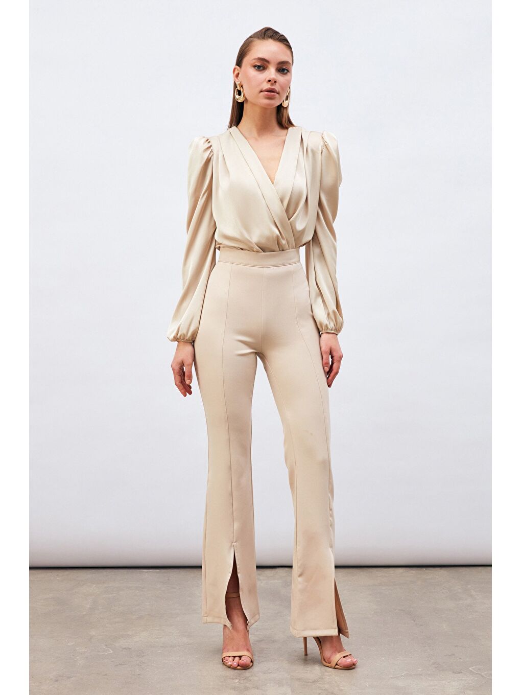 Bej Kruvaze Saten Bodysuit Bluz - Taş-4