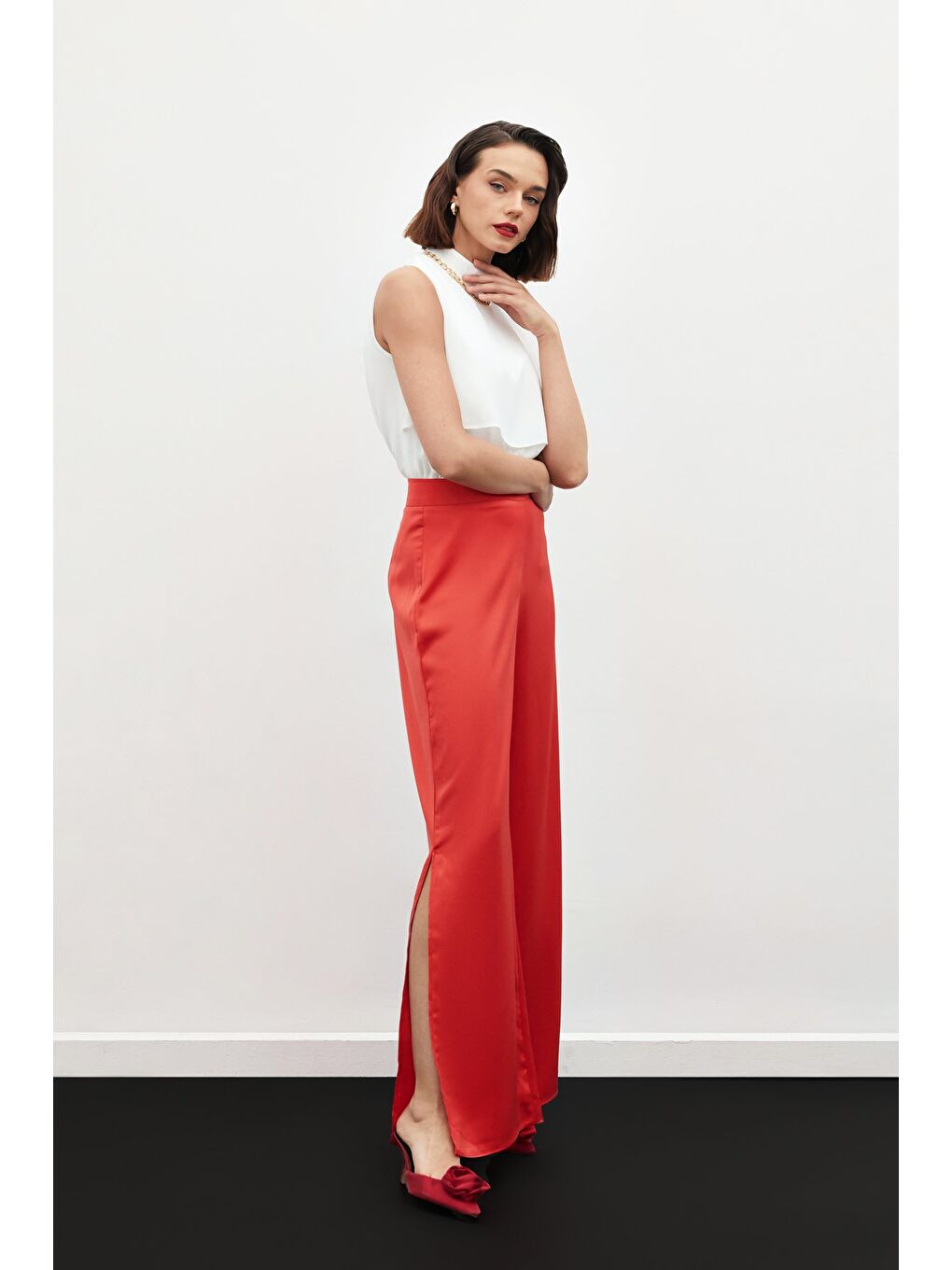 Aksesuar Detaylı Volanlı Bluz - Ekru-5