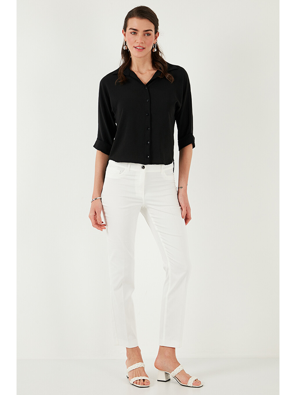 Siyah Oversize Fit Önü Kısa Arkası Uzun Truvakar Kol Kadın Gömlek 5866116-1