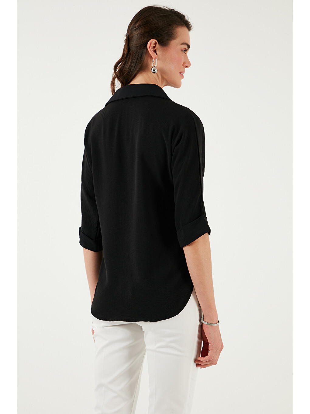 Siyah Oversize Fit Önü Kısa Arkası Uzun Truvakar Kol Kadın Gömlek 5866116-6