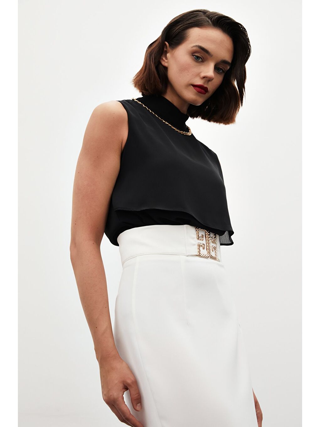 Aksesuar Detaylı Volanlı Bluz - Siyah-3