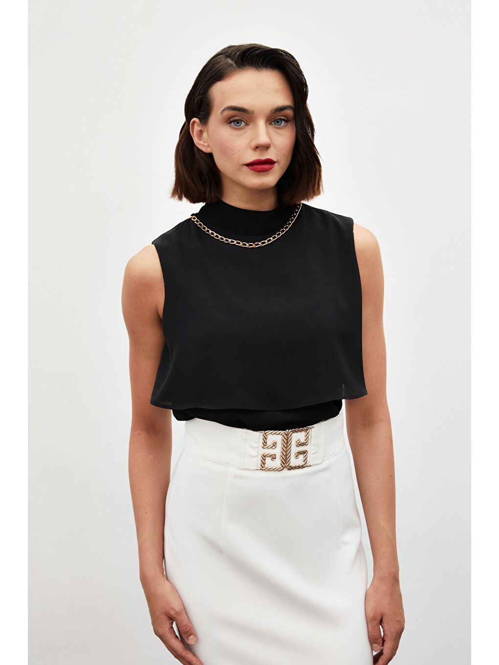 Aksesuar Detaylı Volanlı Bluz - Siyah-4