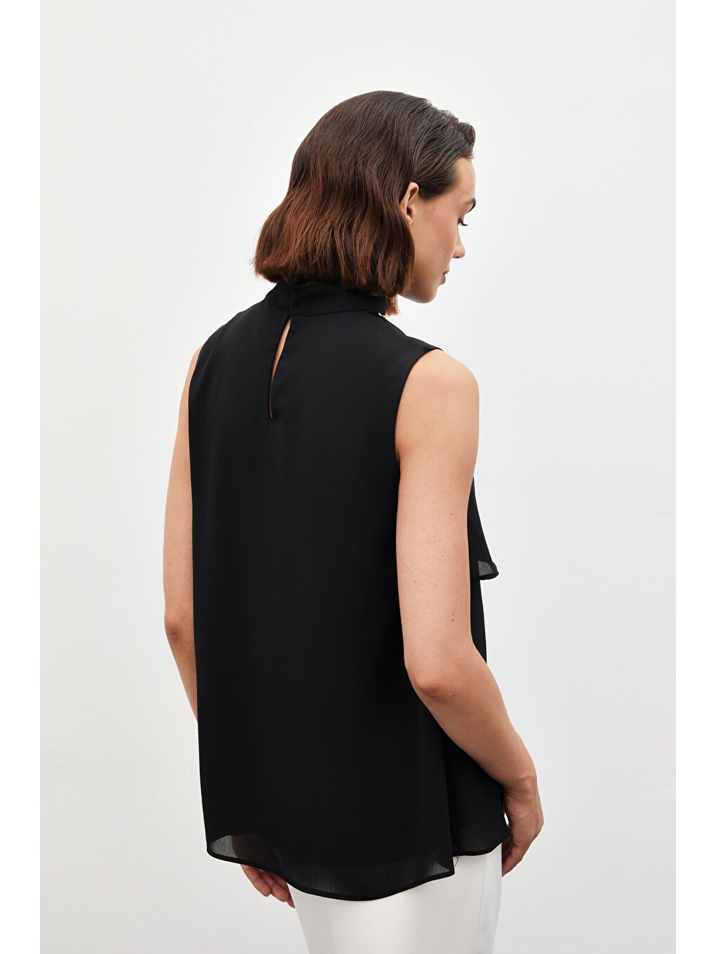 Aksesuar Detaylı Volanlı Bluz - Siyah-5