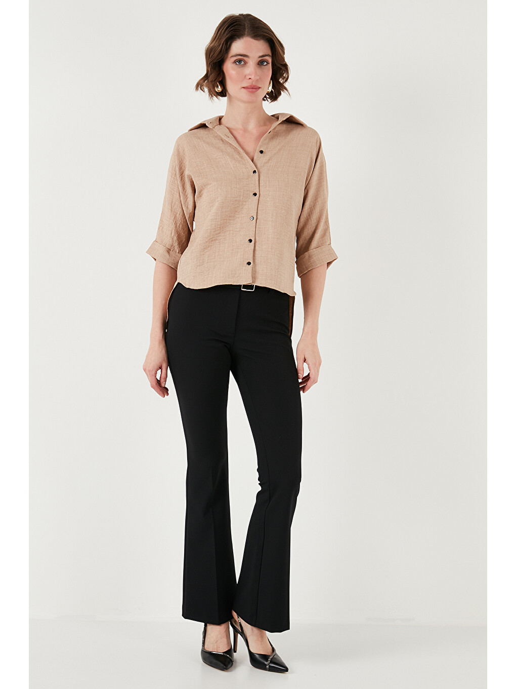 Bej Oversize Fit Önü Kısa Arkası Uzun Truvakar Kol Kadın Gömlek 5866116-2