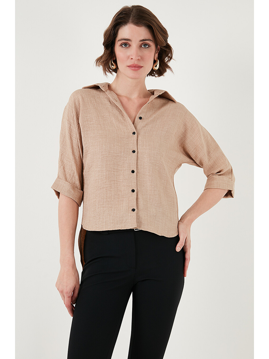 Bej Oversize Fit Önü Kısa Arkası Uzun Truvakar Kol Kadın Gömlek 5866116-5