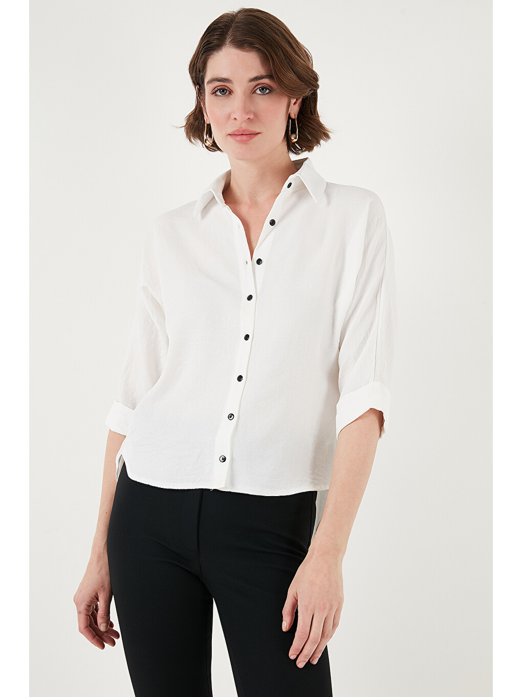 Beyaz Oversize Fit Önü Kısa Arkası Uzun Truvakar Kol Kadın Gömlek 5866116-2