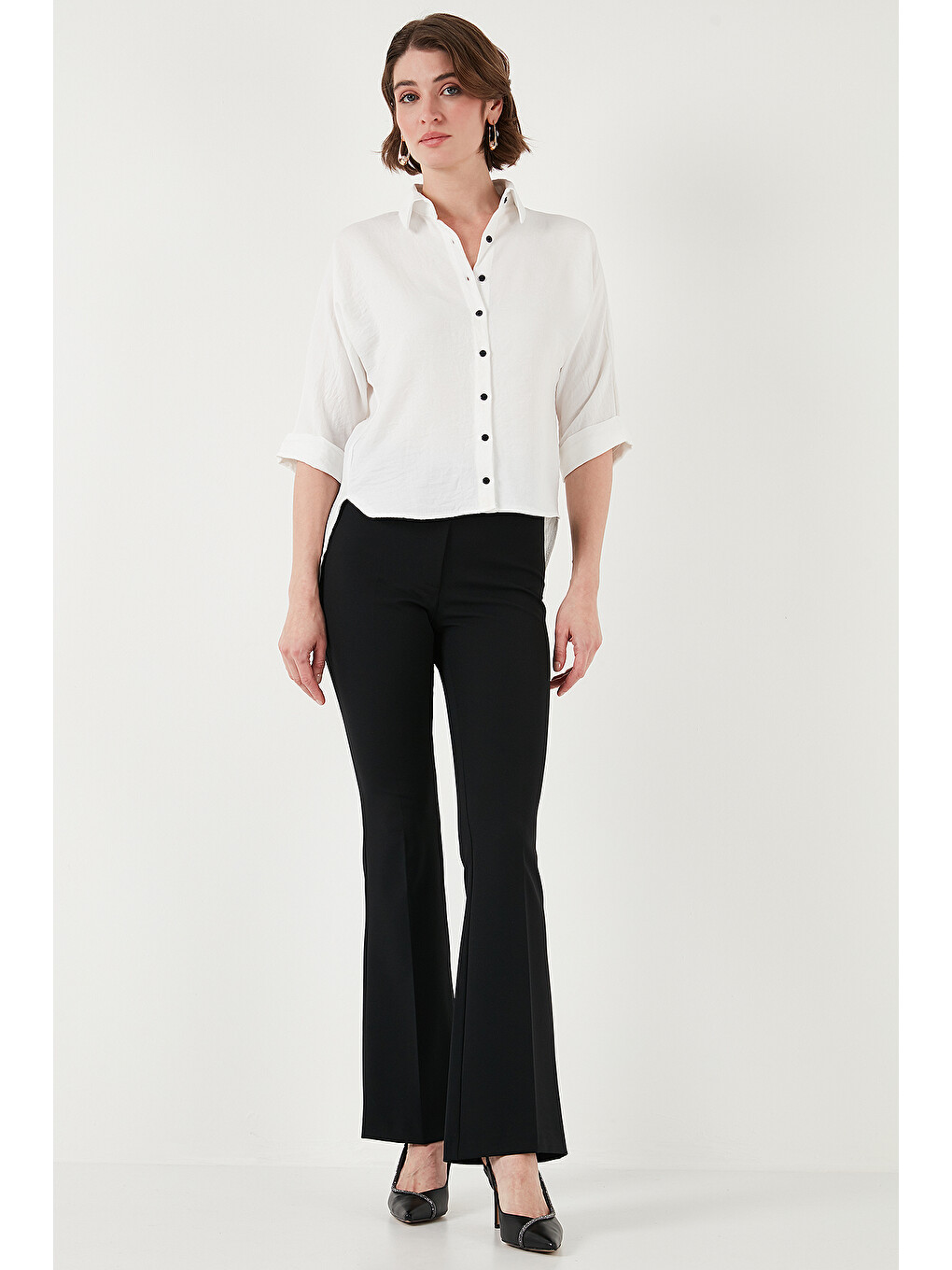 Beyaz Oversize Fit Önü Kısa Arkası Uzun Truvakar Kol Kadın Gömlek 5866116-3