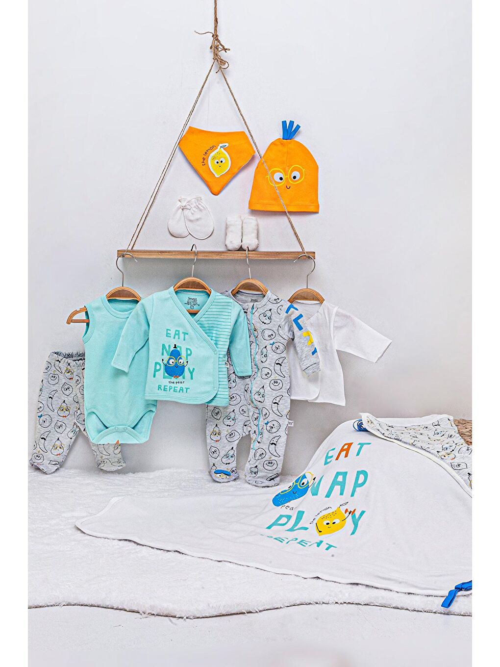 Beyaz Renkli Meyve Baskılı 10'lu Bebek Hastane Çıkışı Seti 16564