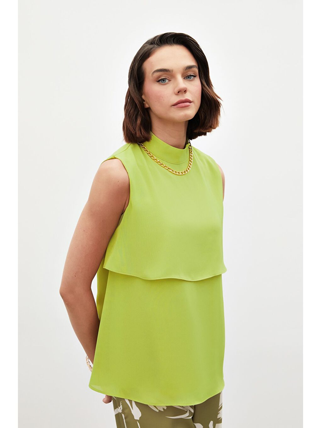 SATEEN Aksesuar Detaylı Volanlı Bluz - Yağ Yeşili - 3
