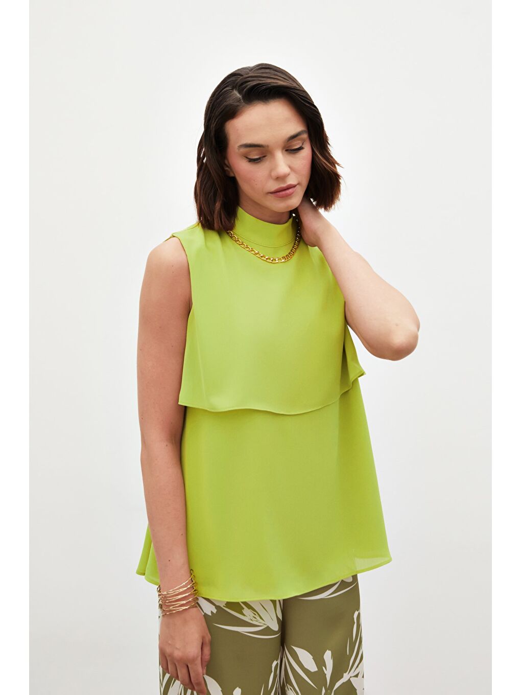 SATEEN Aksesuar Detaylı Volanlı Bluz - Yağ Yeşili - 4
