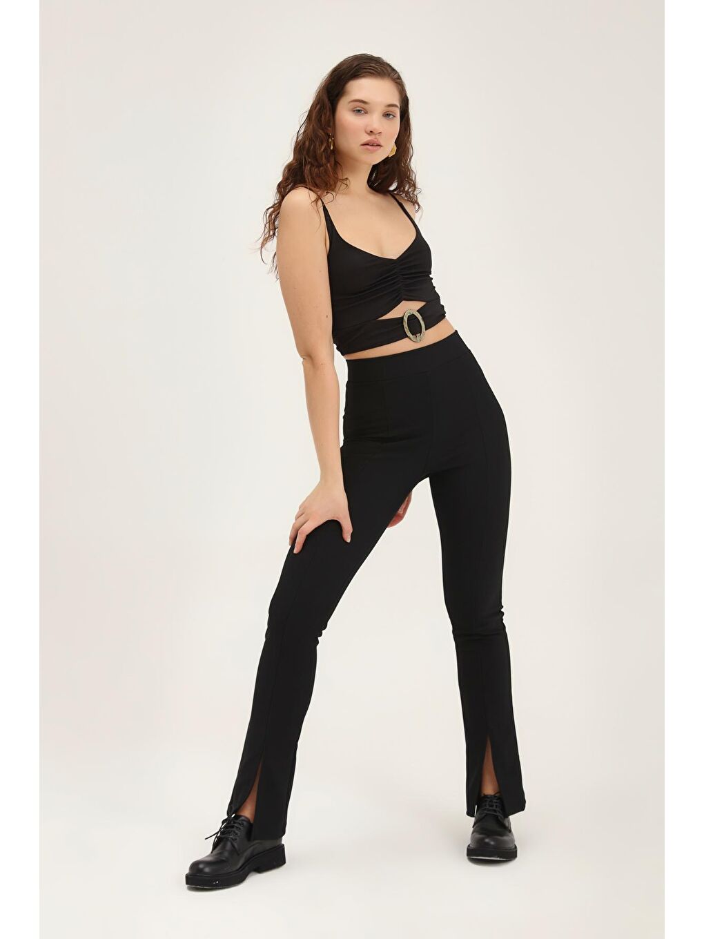 Paçası Yırtmaçlı Pantolon Siyah-1