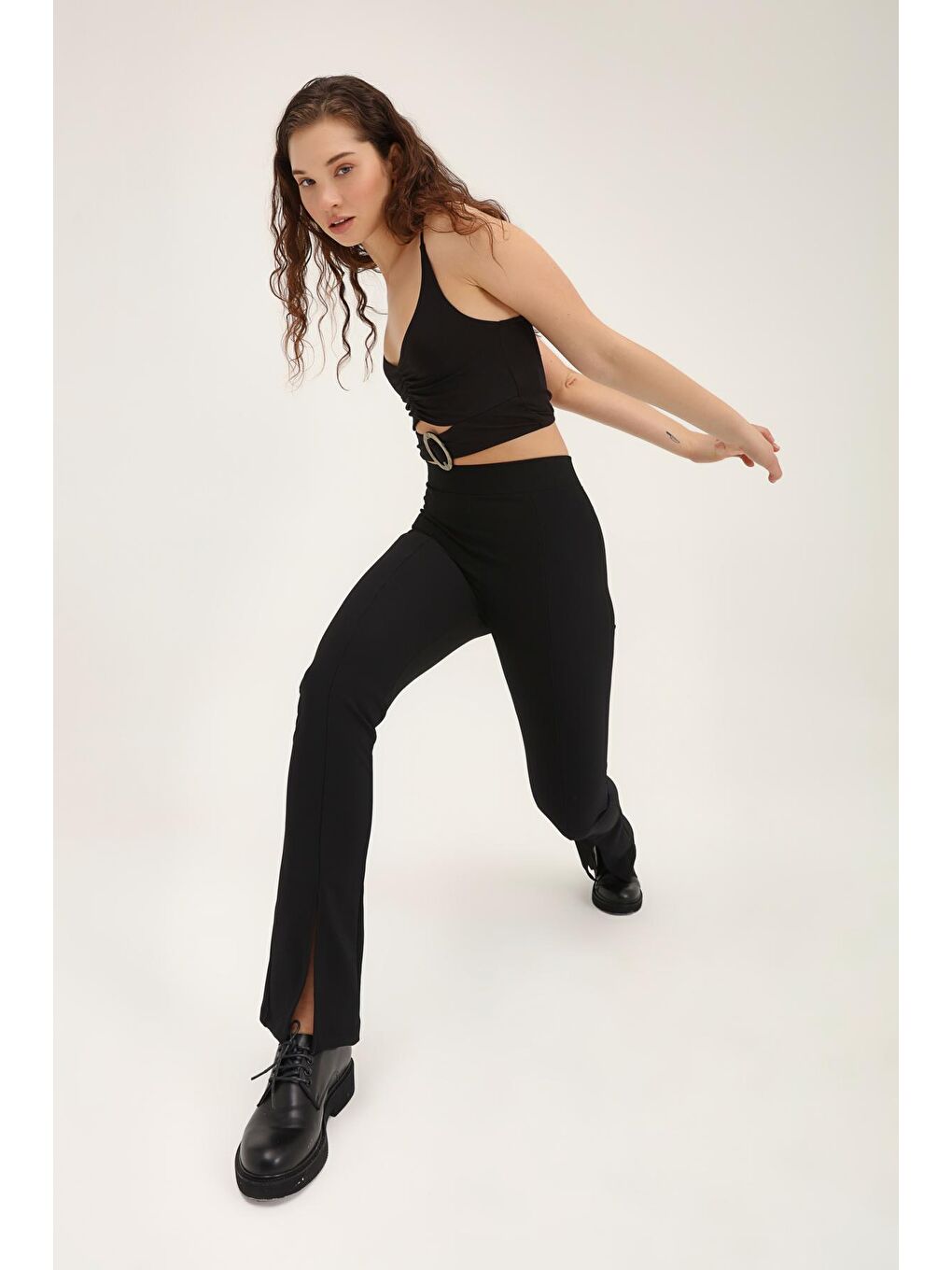 Paçası Yırtmaçlı Pantolon Siyah-2