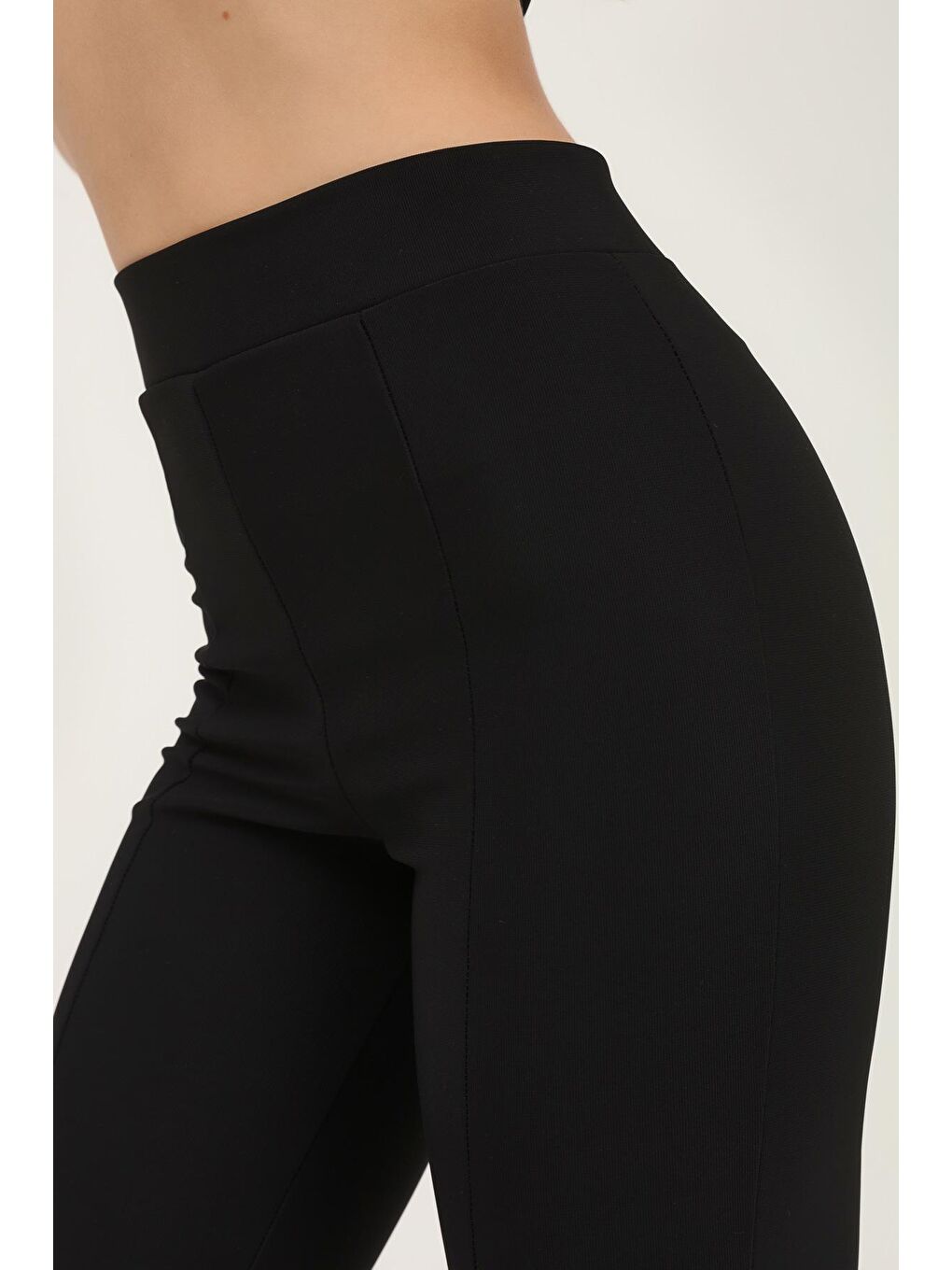 Paçası Yırtmaçlı Pantolon Siyah-3