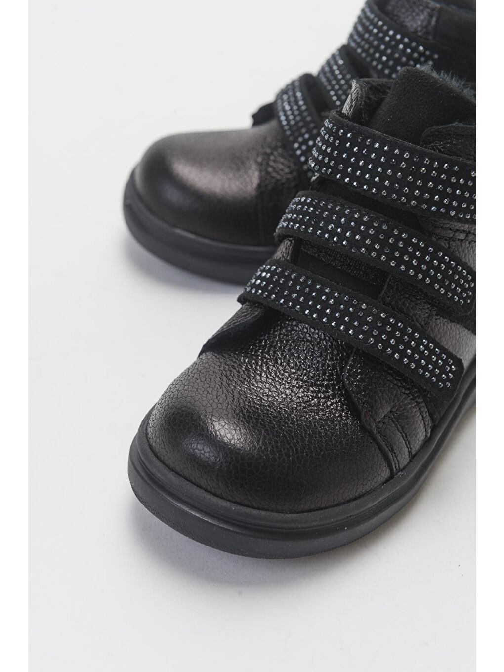 Kız Çocuk Siyah Hakiki Deri Anatomik Günlük Bot-1