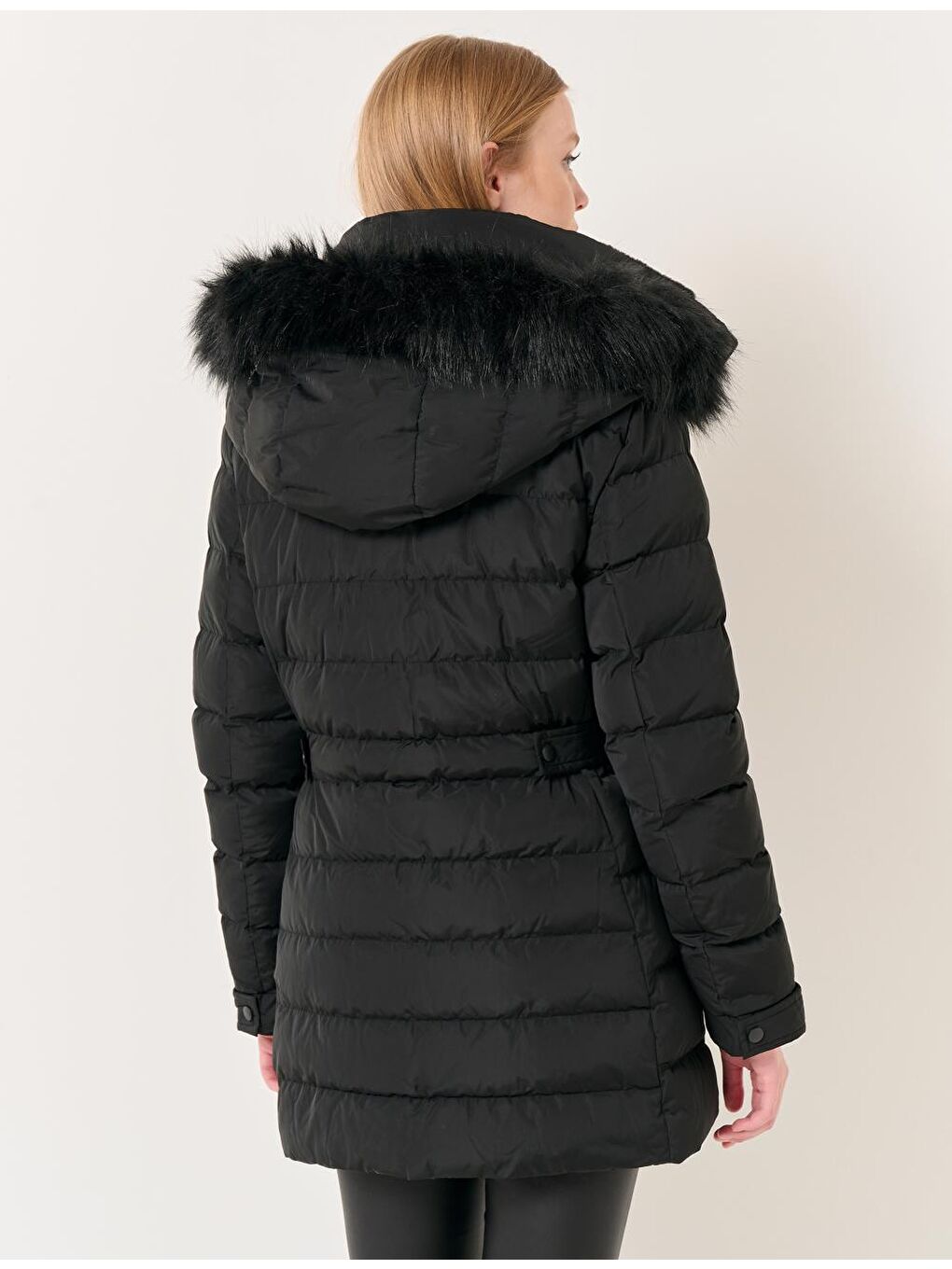 Siyah Dik Yaka Fermuarlı Kapüşonlu Şişme Kaban-9