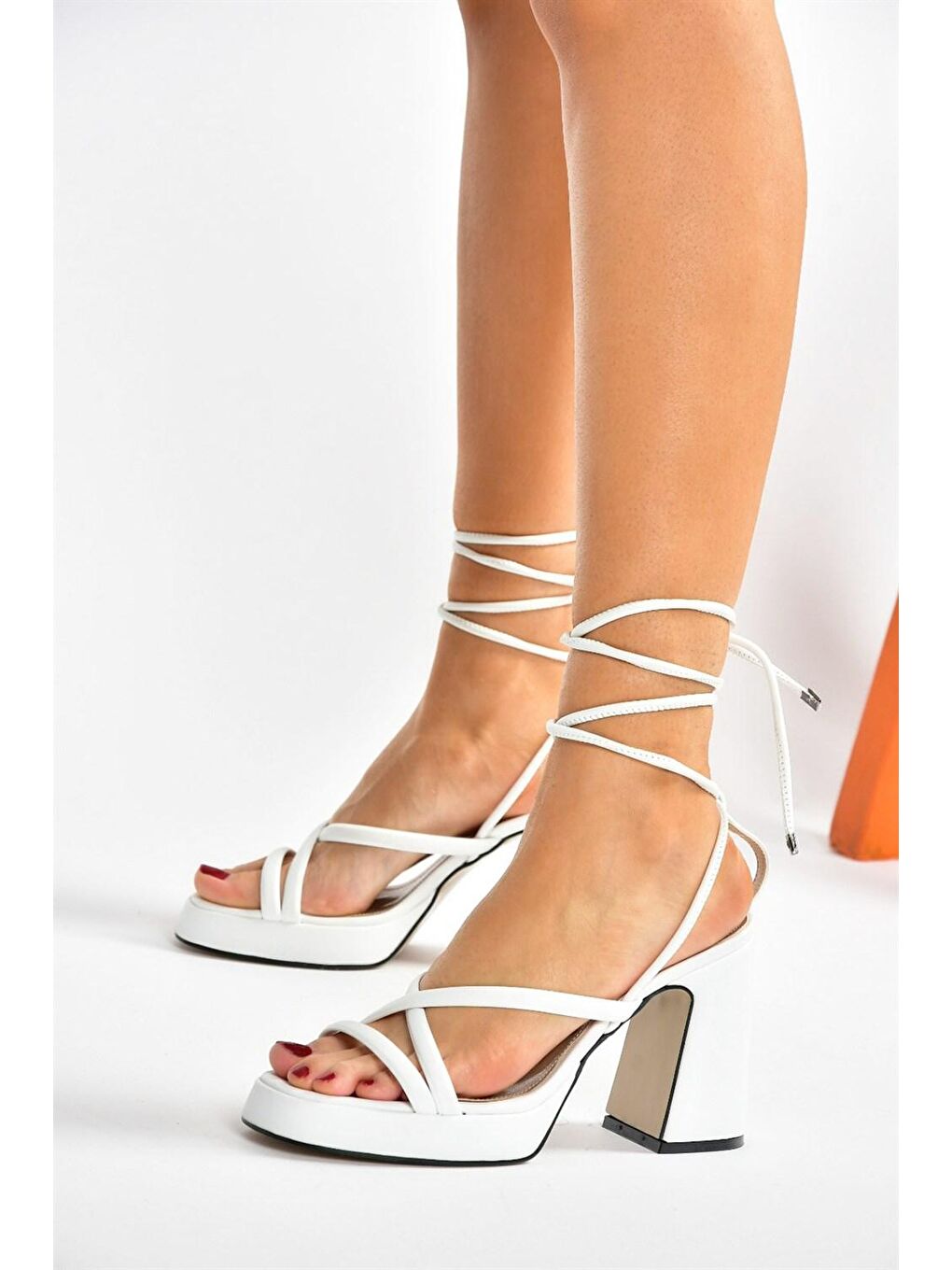 Beyaz Platform Topuklu Bilekten Bağlamalı Kadın Ayakkabı M404100509-3